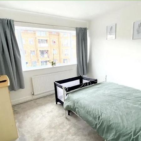 4 Bedroom Property Close To The Harry Potter Studio And Watford Junction المظهر الخارجي الصورة